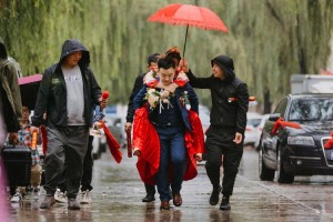 在哪些地区，结婚下雨被视为吉祥的象征