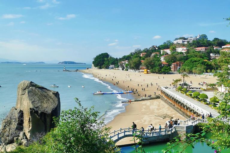 在不同的季节里，国内哪些地方的景色最适合作为婚礼背景