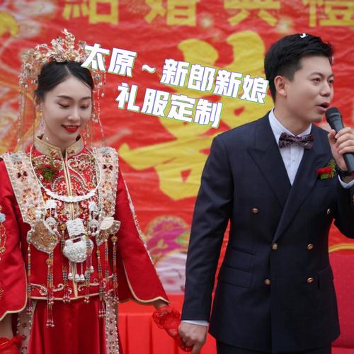 婚礼大屏幕上应该怎么放新郎新娘的照片呢