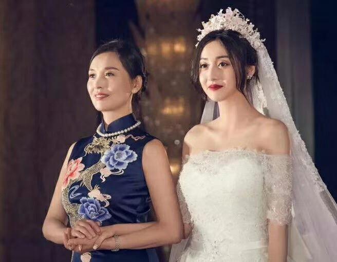 婚宴妈妈套装图片 新娘妈妈如何选择婚宴服装
