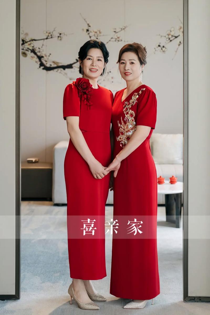 能不能给我几个婚礼妈妈装的创意案例