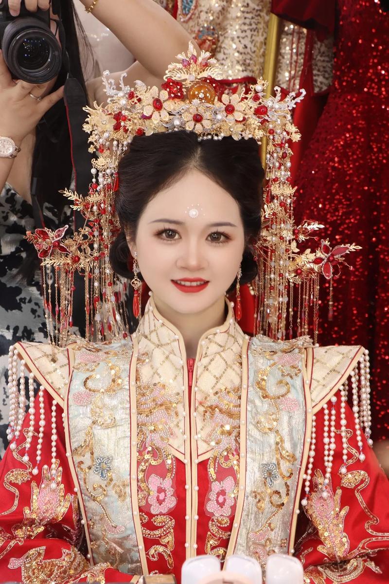 中式婚礼新娘头饰款式推荐 中式新娘头饰都有什么风格
